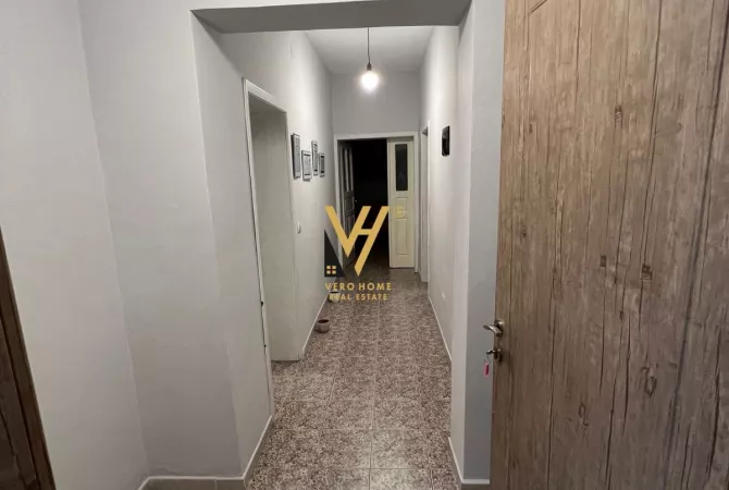 JEPET ZYRE 80 M2 ME QERA NE QENDER 60.000 LEKE