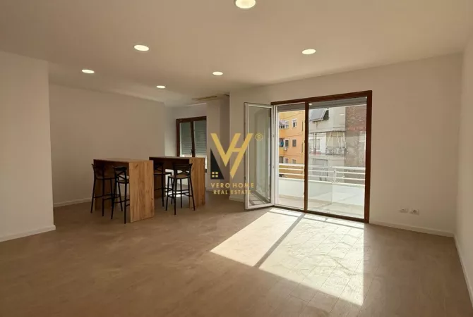 Business Property for Rent 3+1 in Tirana - 250,000 Leke
