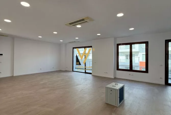 Business Property for Rent 3+1 in Tirana - 250,000 Leke