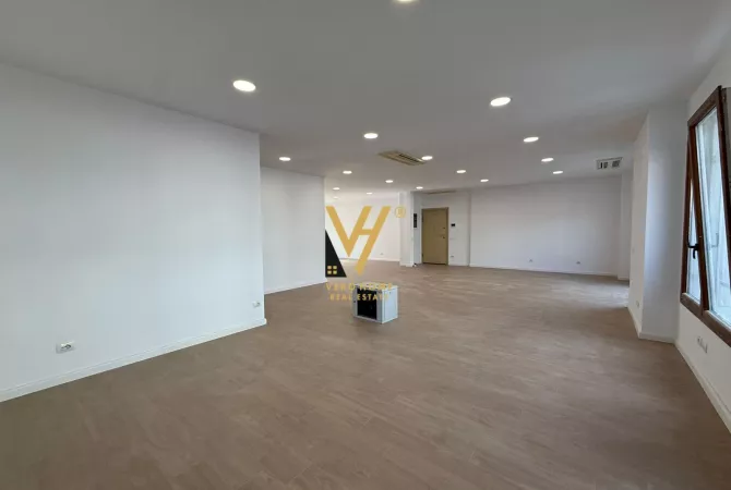 Business Property for Rent 3+1 in Tirana - 250,000 Leke