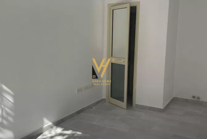 Business Property in Sale 1+1 in Tirana - 75,000 Leke