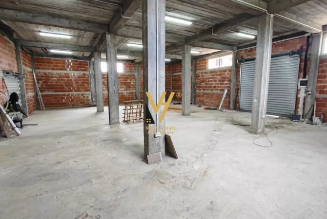 Business Property for Rent 6+1 in Tirana - 1,100 Euro