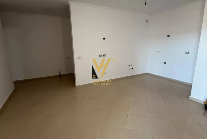 Shtepi ne shitje Apartament ne Fier, 1+1, Mobilimi E mobiluar, Pagesa 8,800,000  Leke.