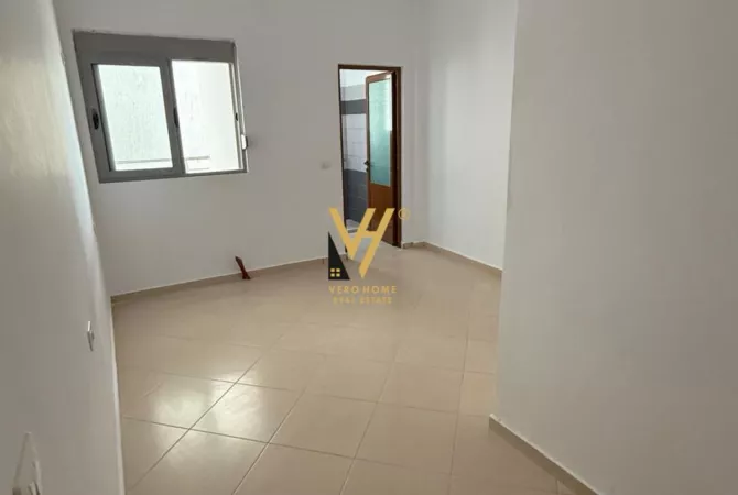 Shtepi ne shitje Apartament ne Fier, 1+1, Mobilimi E mobiluar, Pagesa 8,800,000  Leke.