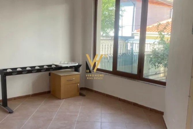 Business Property for Rent 1+1 in Tirana - 60,000 Leke