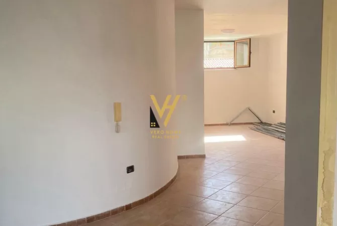 Business Property for Rent 1+1 in Tirana - 60,000 Leke