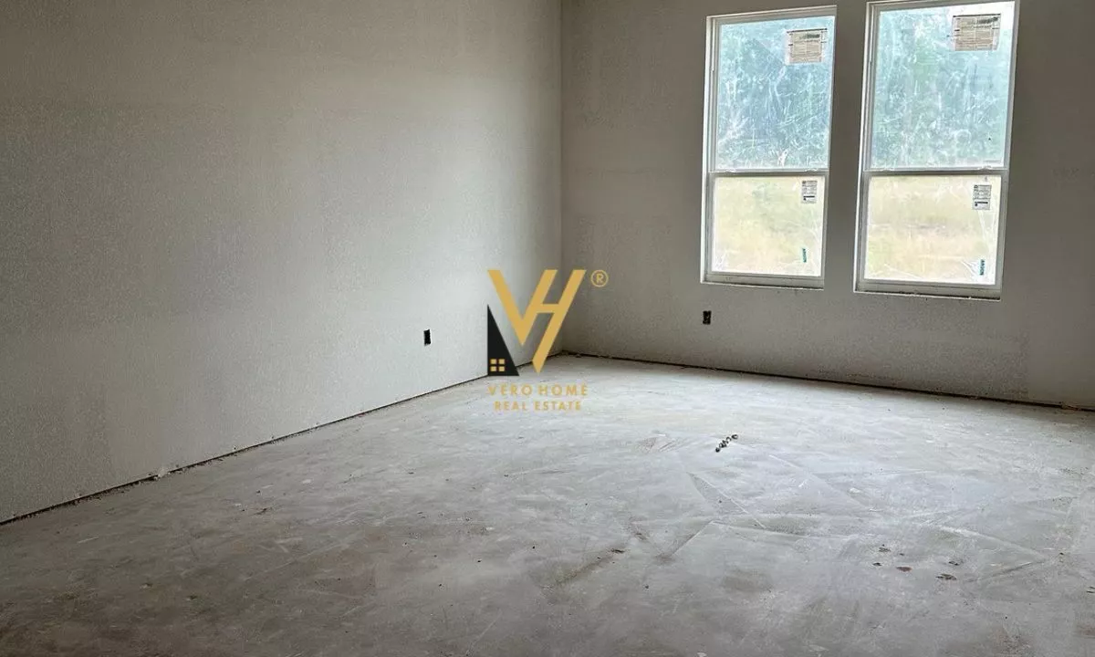 JEPET AMBIENT BIZNESI 70 M2 ME QIRA NE QENDER 2.200 EURO