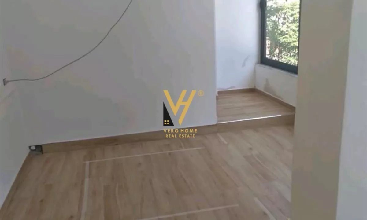 JEPET AMBIENT 30 M2 ME QERA TE ZOGU I ZI 450 EURO