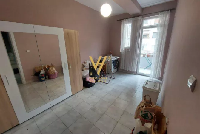 Shtepi ne shitje Apartament ne Tirane, 5+1, Mobilimi E mobiluar, Pagesa 450,000  Euro.