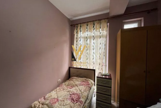 Shtepi ne shitje Apartament ne Tirane, 5+1, Mobilimi E mobiluar, Pagesa 450,000  Euro.
