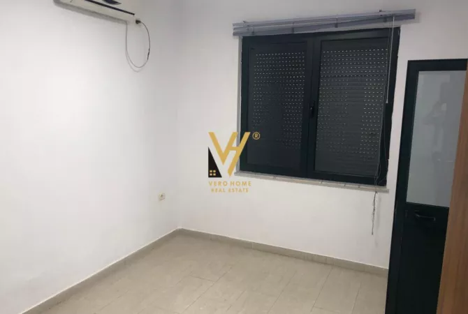 JEPET AMBIENT 230 M2 ME QIRA NE BRRYL 1.500 EURO