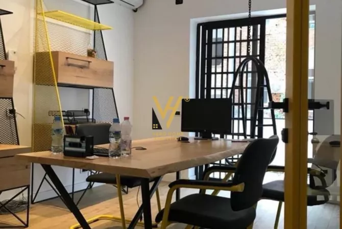 JEPET ZYRE 110 M2 ME QERA TE RRUGA E DURREST 1.100 EURO