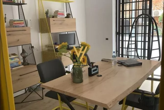 JEPET ZYRE 110 M2 ME QERA TE RRUGA E DURREST 1.100 EURO