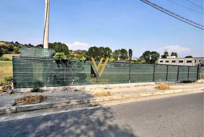 JEPET TOKE 2.150 M2 ME QERA TE KTHESA E PRUSHIT 1.000 EURO