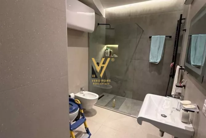 Shtepi ne shitje Apartament ne Tirane, 3+1, Mobilimi E mobiluar, Pagesa 370,000  Euro.