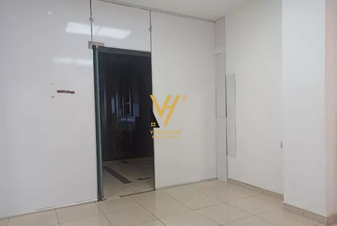Business Property for Rent 3+1 in Tirana - 30,000 Leke