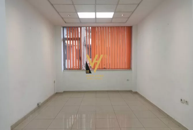 Business Property for Rent 3+1 in Tirana - 30,000 Leke