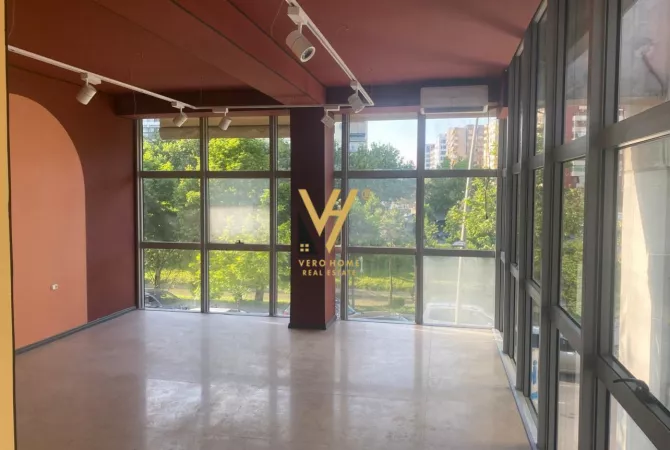 Business Property for Rent 3+1 in Tirana - 1,050 Euro