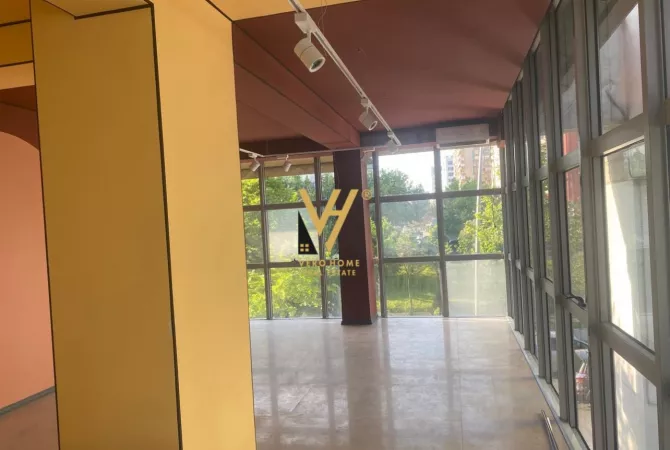 Business Property for Rent 3+1 in Tirana - 1,050 Euro