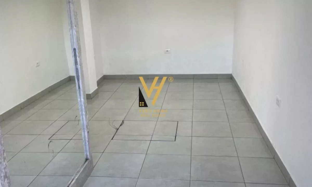 JEPET AMBIENT BIZNESI 90 M2 ME QERA TE SELVIA 900 EURO