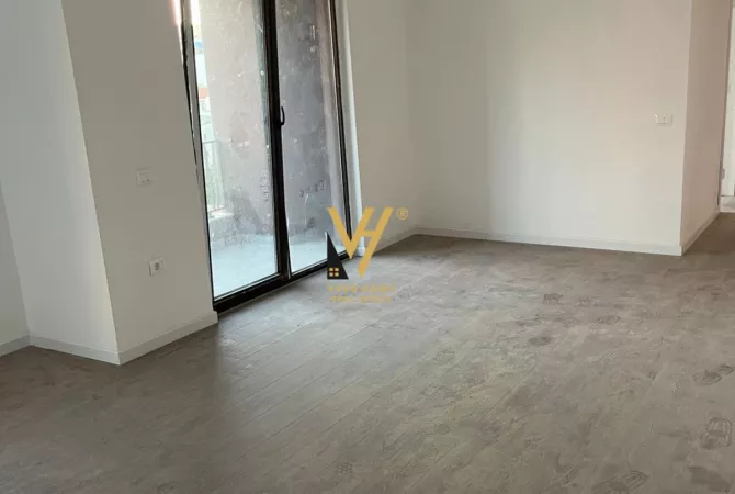 JEPET ZYRE 90 M2 ME QIRA TE MYSLYM SHYRI 1.000 EURO