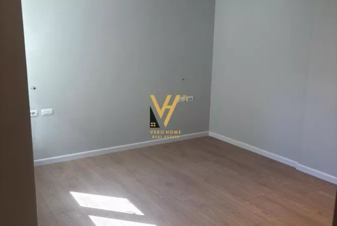 Business Property for Rent 3+1 in Tirana - 130,000 Leke