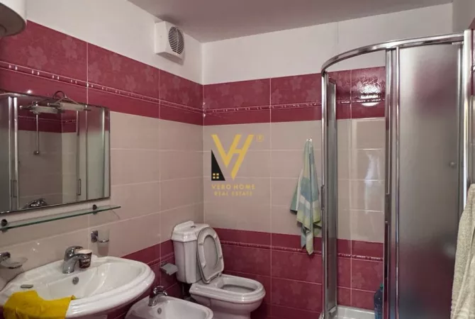 Shtepi ne shitje Apartament ne Tirane, 1+1, Mobilimi Pjeserisht e mobiluar, Pagesa 79,000  Euro.