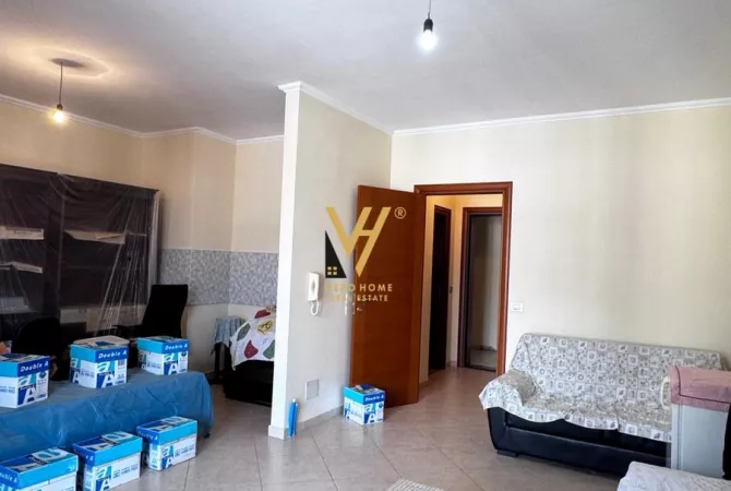 Shtepi ne shitje Apartament ne Tirane, 1+1, Mobilimi Pjeserisht e mobiluar, Pagesa 79,000  Euro.
