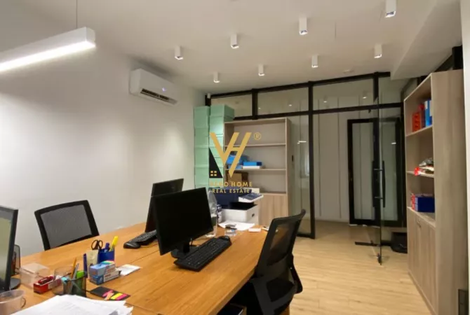 JEPET ZYRE 317 M2 ME QERA RRUGA E BARRIKADAVE 4.600 EURO