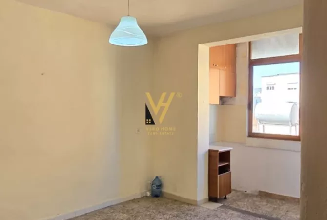 Shtepi ne shitje Apartament ne Tirane, 1+1, Mobilimi Bosh, pa mobiluar, Pagesa 125,000  Euro.