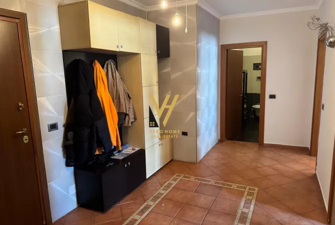Shtepi ne shitje Apartament ne Tirane, 2+1, Mobilimi E mobiluar, Pagesa 206,000  Euro.