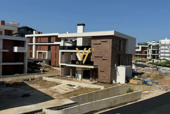 Shtepi ne shitje Apartament ne Tirane, 2+1, Mobilimi Bosh, pa mobiluar, Pagesa 295,000  Euro.