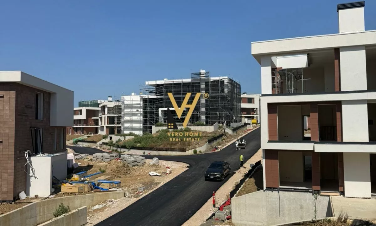 Shtepi ne shitje Apartament ne Tirane, 2+1, Mobilimi Bosh, pa mobiluar, Pagesa 295,000  Euro.