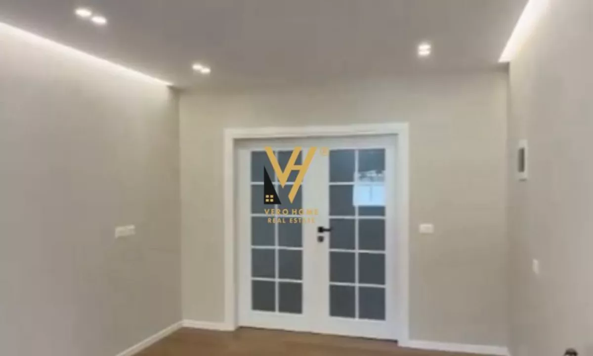 JEPET AMBIENT BIZNESI 45 M2 ME QERA TE RRUGA E ELBASANIT 650 EURO