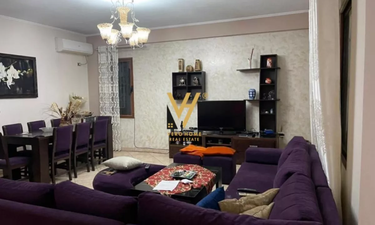 Shtepi ne shitje Apartament ne Tirane, 3+1, Mobilimi E mobiluar, Pagesa 228,000  Euro.
