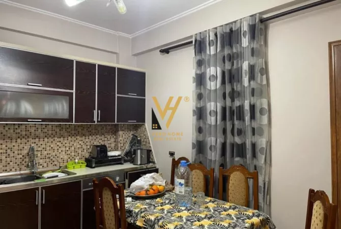 Shtepi ne shitje Apartament ne Tirane, 3+1, Mobilimi E mobiluar, Pagesa 228,000  Euro.