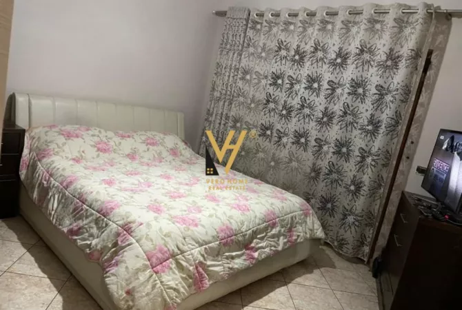 Shtepi ne shitje Apartament ne Tirane, 3+1, Mobilimi E mobiluar, Pagesa 228,000  Euro.