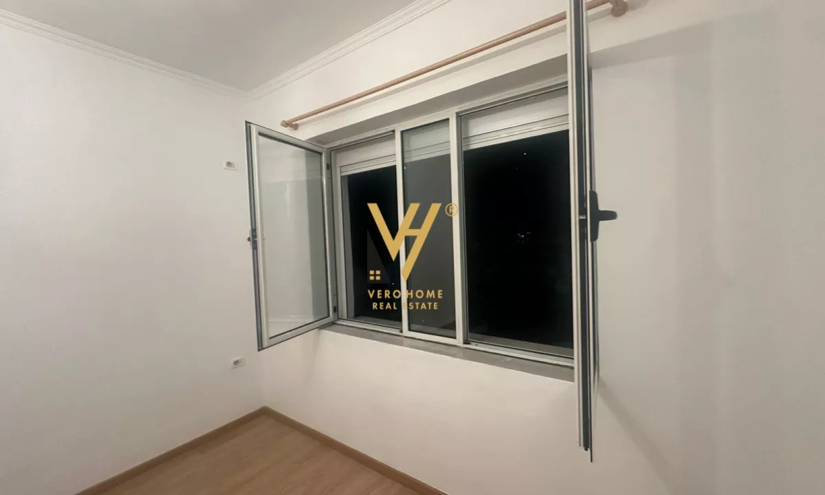 JEPET ZYRE 70 M2 ME QERA NE MYSLYM SHYR 700 EURO