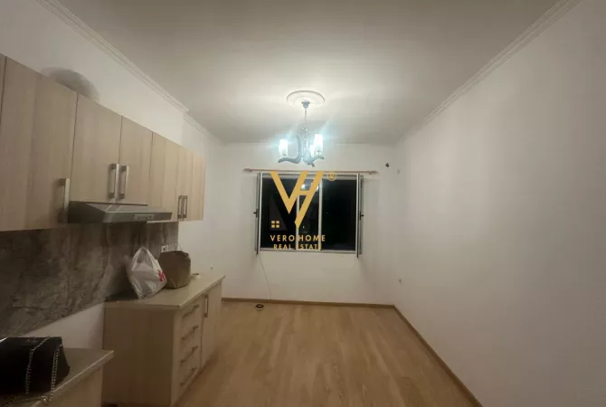 JEPET ZYRE 70 M2 ME QERA NE MYSLYM SHYR 700 EURO