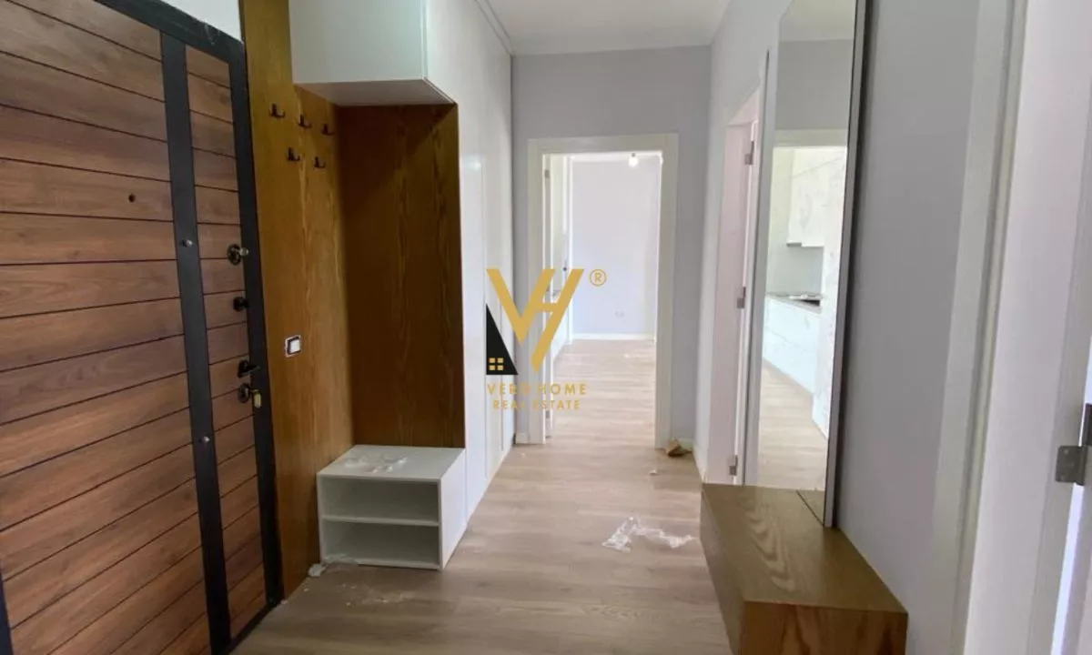 JEPET ZYRE 90 M2 ME QERA TEK BULEVARDI I RI 550 EURO