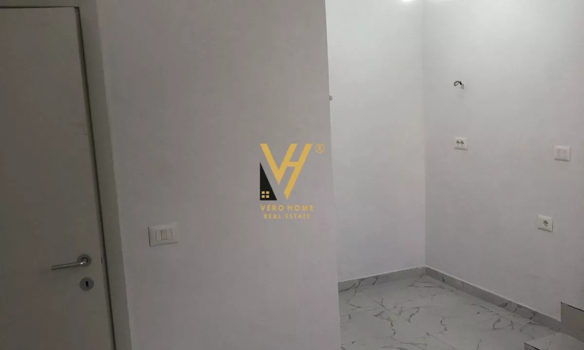 JEPET ZYRE 50 M2 ME QERA TE HOXHA TAHSIM 500 EURO