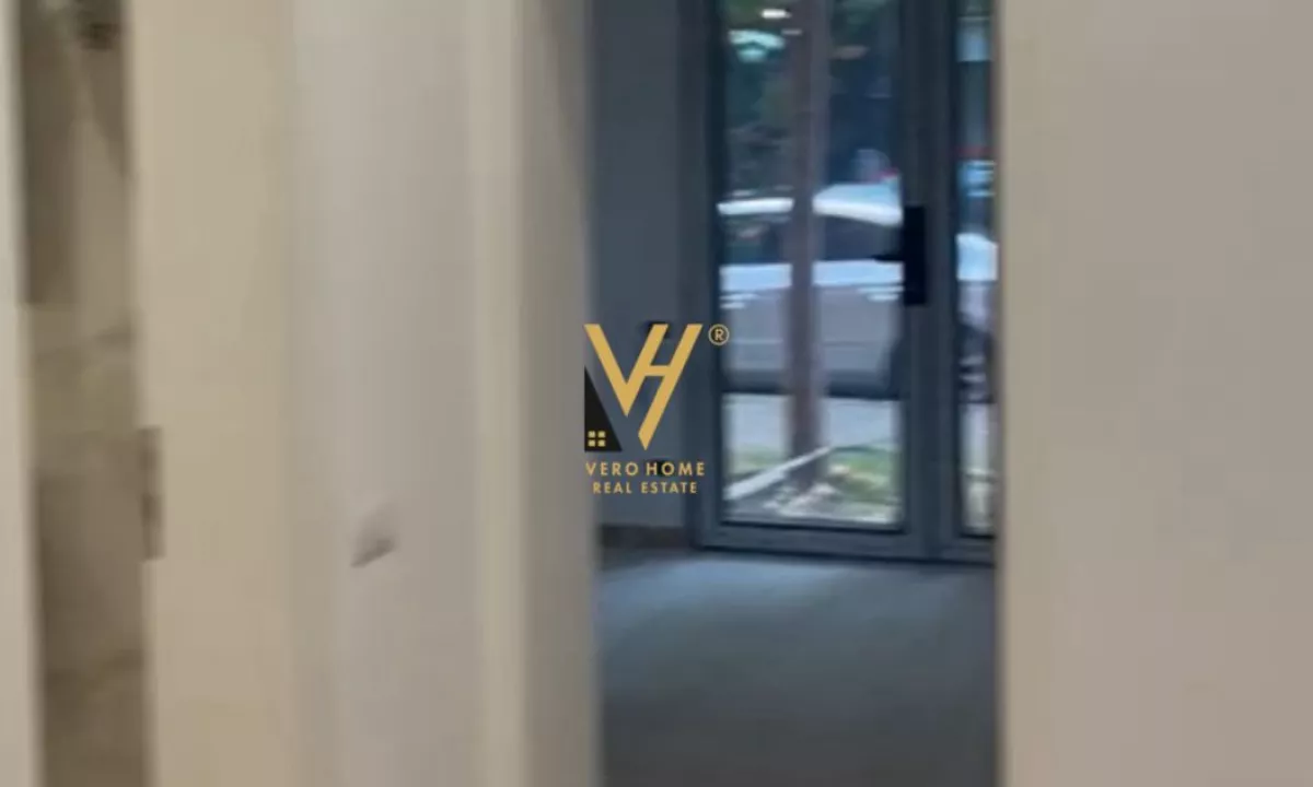 JEPET DYQAN 50 M2 ME QERA TE STADIUMI DINAMO 700 EURO