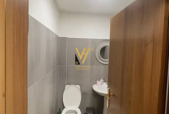 Business Property for Rent 3+1 in Tirana - 800 Euro