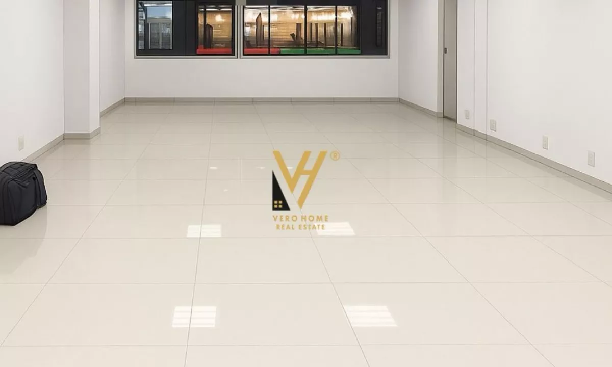 JEPET ZYRE 160 M2 ME QERA TE UNAZA E RE 2.000 EURO