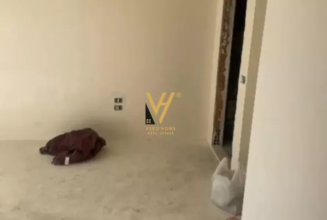 Shtepi ne shitje Apartament ne Tirane, 2+1, Mobilimi Bosh, pa mobiluar, Pagesa 254,000  Euro.