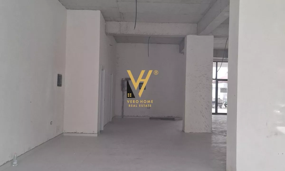 JEPET DYQAN 150 M2 ME QERA TE RRUGA NDRE MJEDA 2.200 EURO