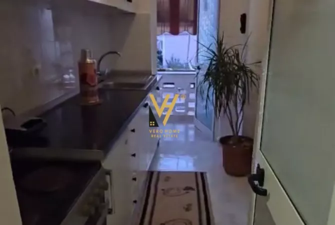 Shtepi ne shitje Apartament ne Tirane, 1+1, Mobilimi E mobiluar, Pagesa 106,000  Euro.