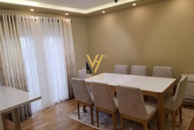 Shtepi ne shitje Vila Luksoze ne Tirane, 6+1, Mobilimi E mobiluar, Pagesa 265,000  Euro.