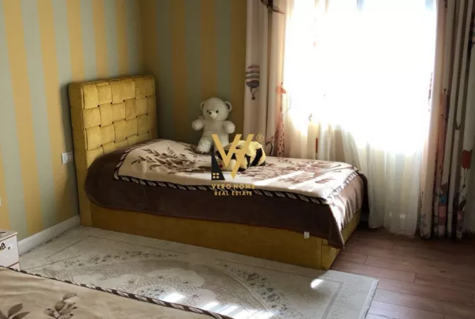 Shtepi ne shitje Vila Luksoze ne Tirane, 6+1, Mobilimi E mobiluar, Pagesa 265,000  Euro.