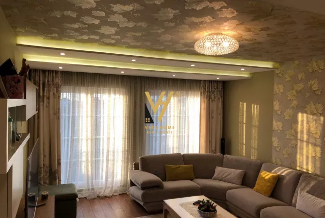 Shtepi ne shitje Vila Luksoze ne Tirane, 6+1, Mobilimi E mobiluar, Pagesa 265,000  Euro.